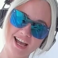 2b_ Nackt