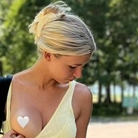 Agneesliind Nackt