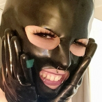 alinealatex Nackt