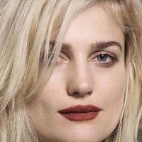 Alison Sudol Nackt