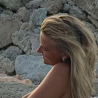 Amalie Kjeldtoft Nackt