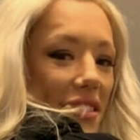 Amelia Elsa Robbins Nackt