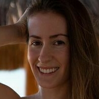 Angiedusak Nackt