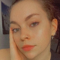 Anna Mungenast Nackt