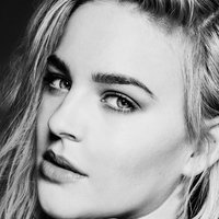 Anne-Marie Nackt