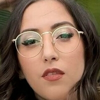 April O'Neil Nackt