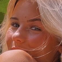 Ariana White Nackt