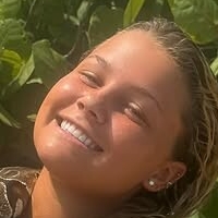 Avery Bracher Nackt