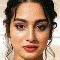 Ayesha Khan Nackt