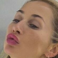 Bella Gold Nackt