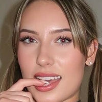Bella Reid Nackt