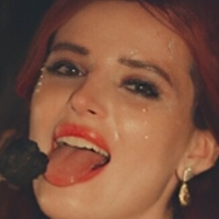 Bella Throne Nackt
