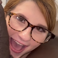 Bess Breast Nackt