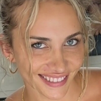Bondi Brataka Nackt
