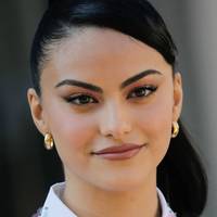 Camila Mendes Nackt