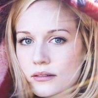 Cara Theobold Nackt