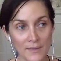 Carrie-Anne Moss Nackt