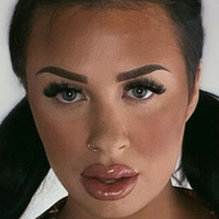 Courtney Luck Nackt