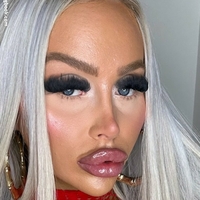 Dolly Bitch Nackt