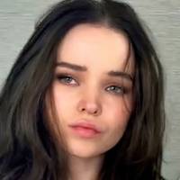 Dove Cameron Nackt