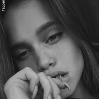 Ecsodia Nackt