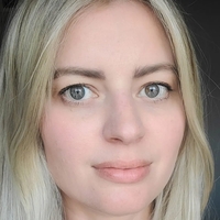 Elyse Willems Nackt