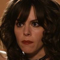 Emily Hampshire Nackt