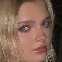Emily Kelavos Nackt