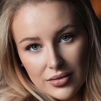 Emily Schweiger Nackt