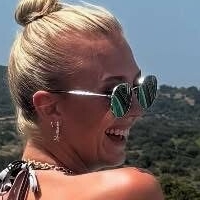 Emily Wallbank Nackt