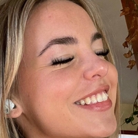 Emma Kotos Nackt