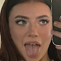 Emma Riott Nackt