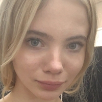 Freya Allan Nackt