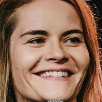 Hazel Brugger Nackt
