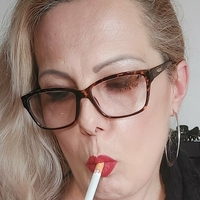 lady.smoker.queen Nackt