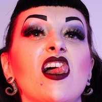 Lady VI Nackt