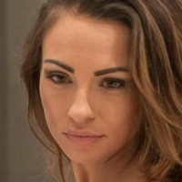 Larissa Mahl Nackt