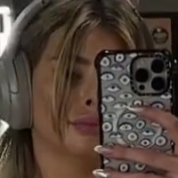 Larissa Neumann Nackt