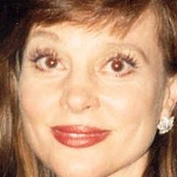 Leigh Taylor-Young Nackt