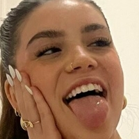 Lila_geller Nackt