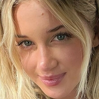 Lily Bowman Nackt