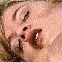 Lisa Chest Nackt