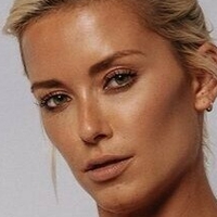 Liv Bentley Nackt