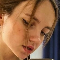 Lizzy Milks Nackt