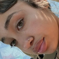 llupee.e Nackt