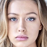 Logan Riley Hassel Nackt
