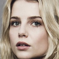Lucy Boynton Nackt