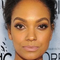 Lyndie Greenwood Nackt
