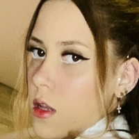 Lyne Pink Nackt
