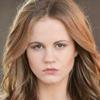 Mackenzie Lintz Nackt